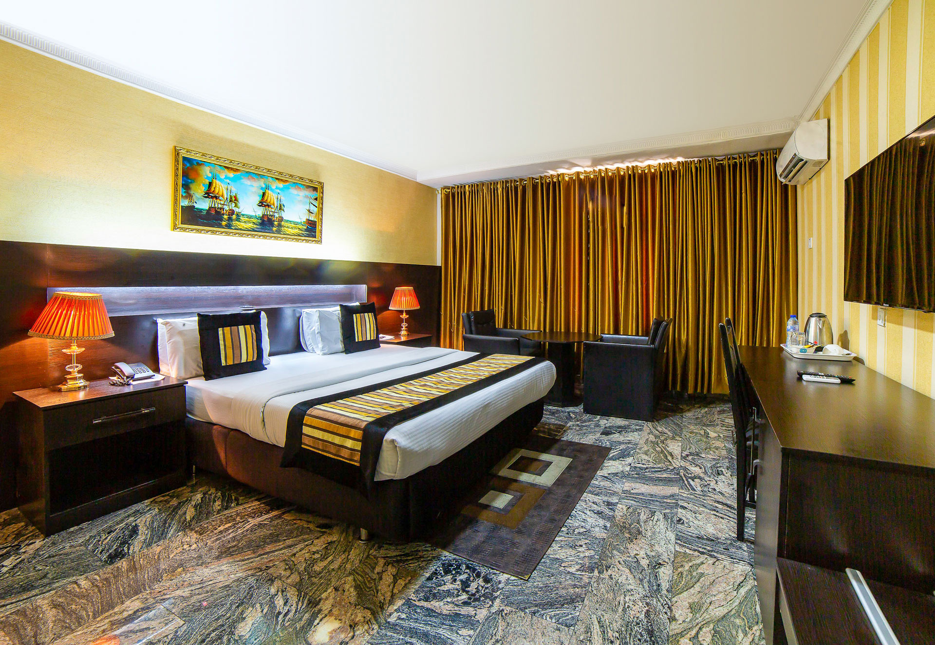 /web/uploads/116/Landmark Hotels Port Harcourt/room-photos/Executive Double/landmarkexec-double.jpg